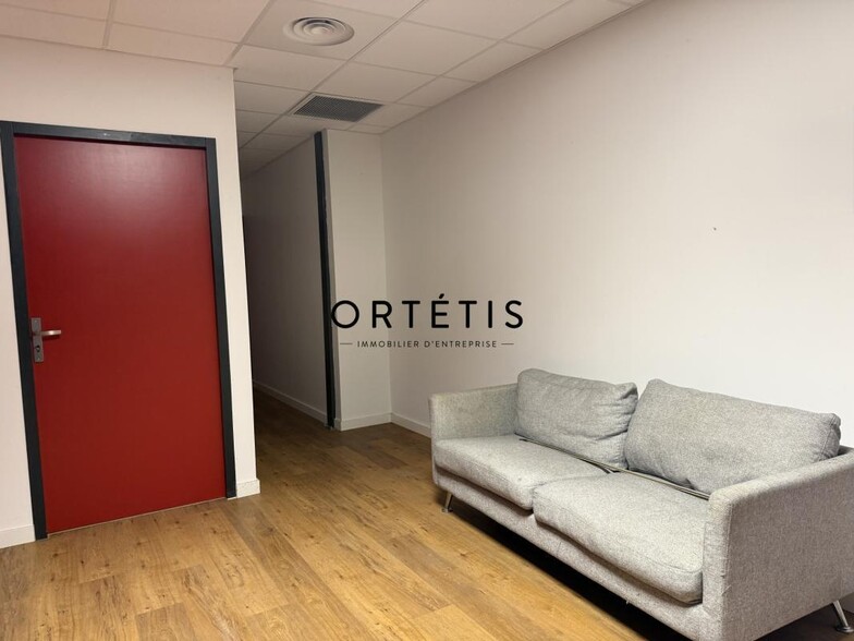 9 Rue Jean-François Romieu, Muret to rent - Interior Photo - Image 2 of 14