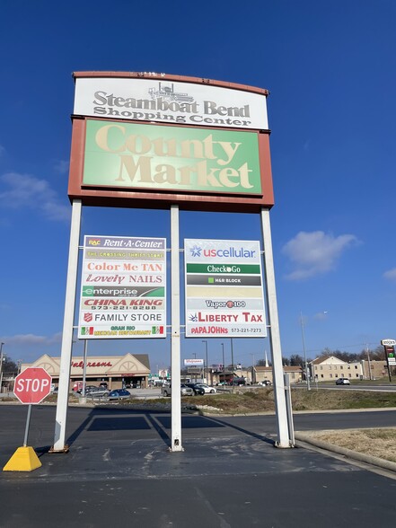 100-200 Steamboat Bend Shopping Ctr, Hannibal, MO for rent - Building Photo - Image 3 of 3