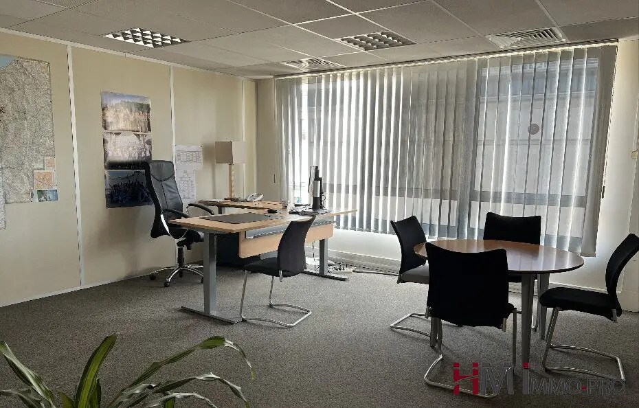 Office in Rouen to rent Primary Photo- Image 1 of 7