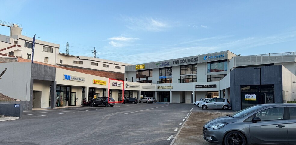 975 Chemin Des Plantades, La Garde to rent - Building Photo - Image 3 of 4