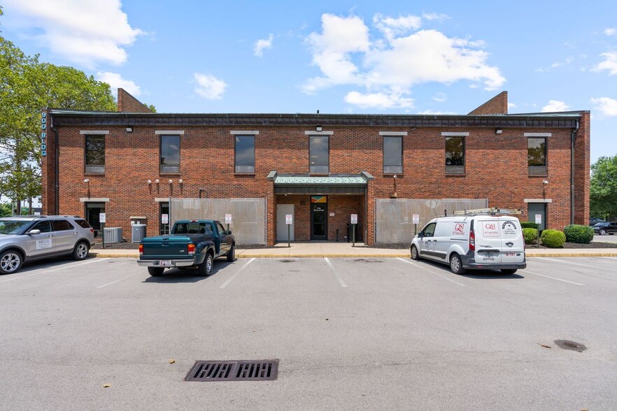 900 W Market St, Louisville, KY for sale - Building Photo - Image 3 of 25