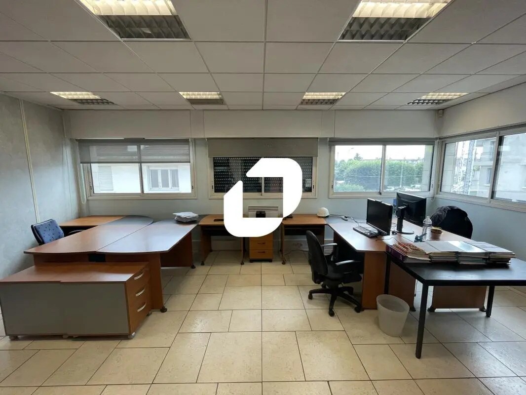 Office in Fontenay-sous-Bois to rent Interior Photo- Image 1 of 10