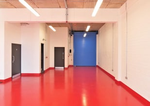 1-7 Ryan Dr, Brentford to rent Interior Photo- Image 1 of 4