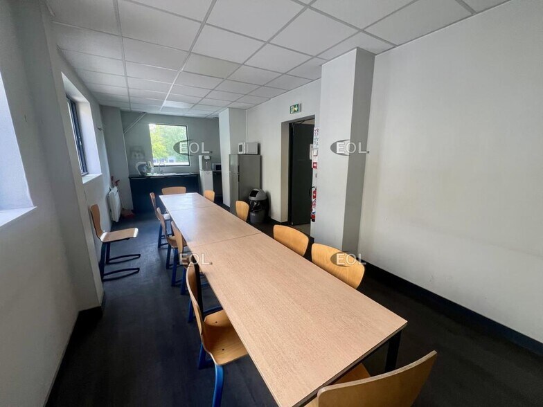 Light Industrial in Sarcelles to rent - Interior Photo - Image 2 of 13