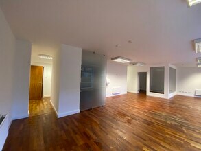 10 Old Tolbooth Wynd, Edinburgh for rent Interior Photo- Image 1 of 5