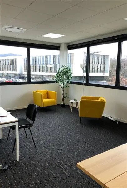 Office in Limonest to rent Interior Photo- Image 1 of 9