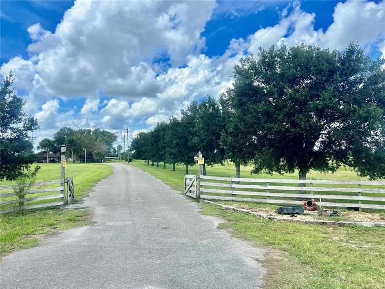 1702 NW 364th Rd, Okeechobee, FL for sale - Building Photo - Image 1 of 1