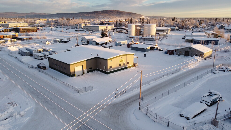 403 Driveway St, Fairbanks, AK for sale - Primary Photo - Image 1 of 16