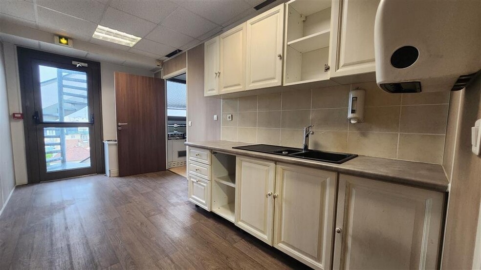 Office in La Garenne-Colombes to rent - Interior Photo - Image 3 of 7