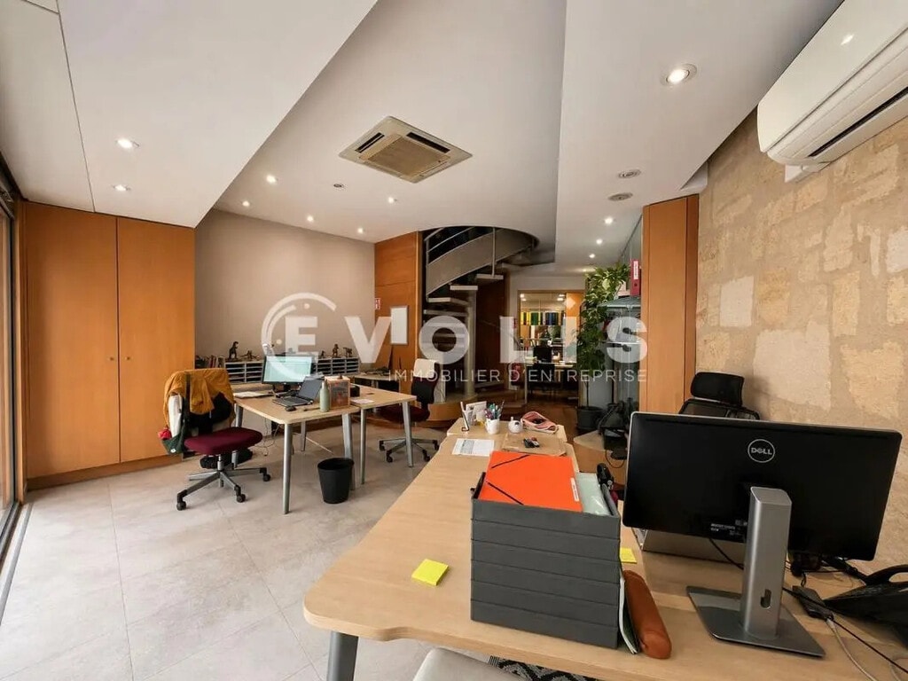 Location Bureaux 189 m² - Photo 1
