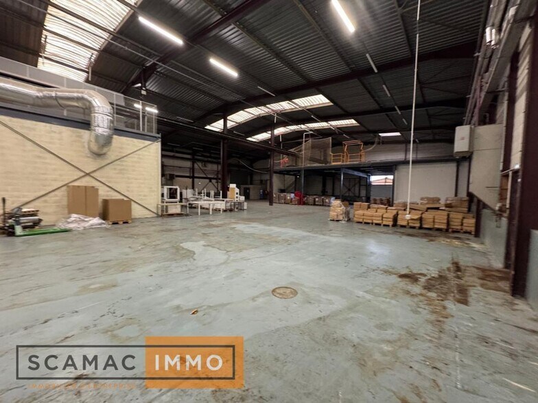 Light Industrial in Bondoufle for sale - Interior Photo - Image 2 of 11