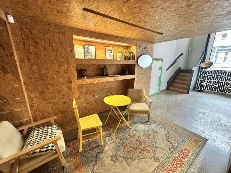 79 Askew Rd, London to rent - Building Photo - Image 2 of 8