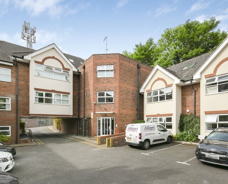 Moon Ln, Barnet for sale - Building Photo - Image 2 of 8