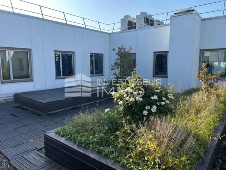 Light Industrial in Nanterre to rent - Building Photo - Image 2 of 17