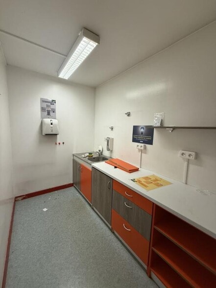 132 Avenue Franklin Roosevelt, Bron for sale - Interior Photo - Image 3 of 7