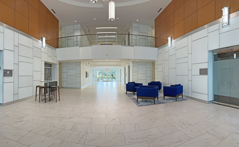 2500 Weston Rd, Weston, FL for rent - Lobby - Image 3 of 19