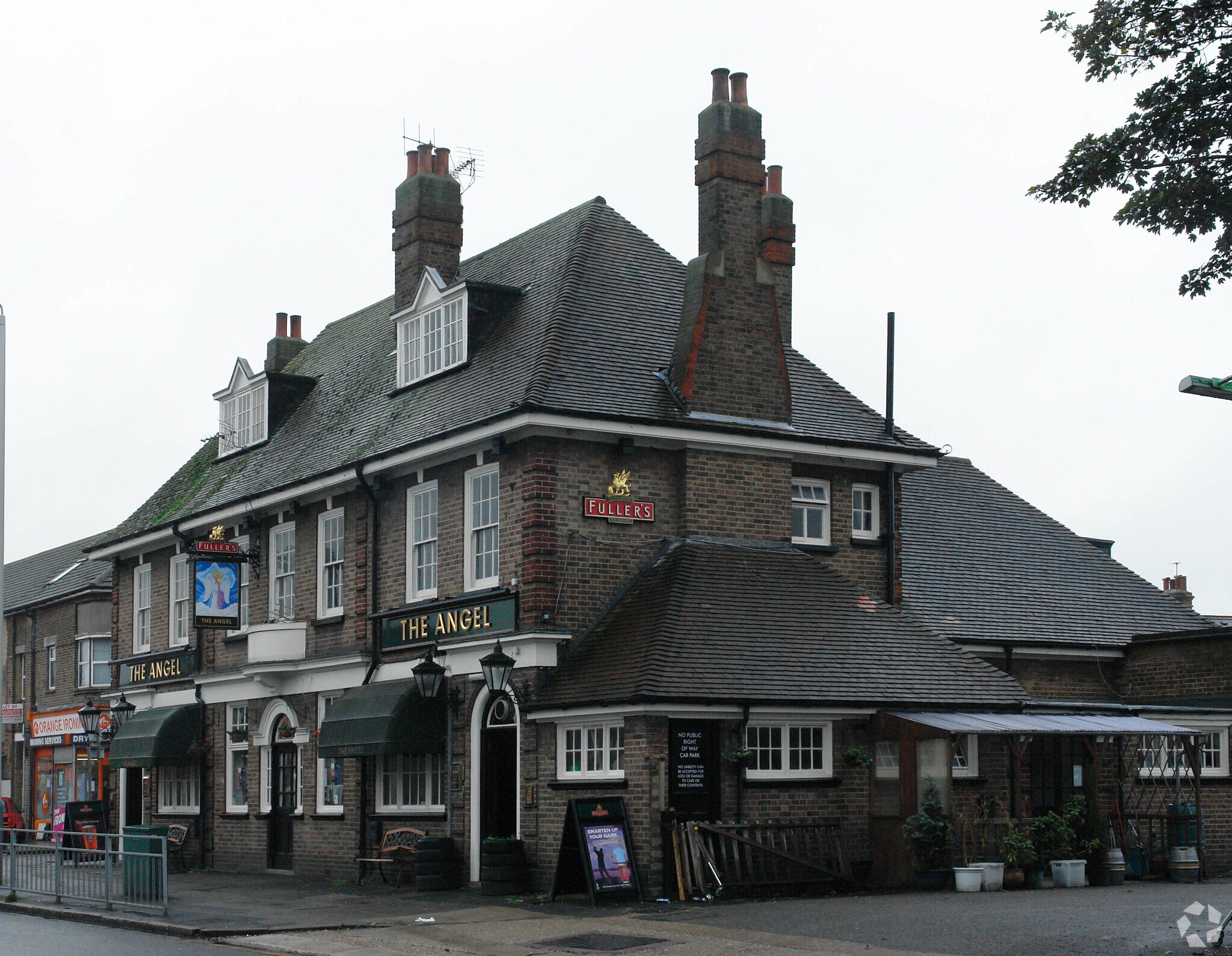 697 Uxbridge Rd, Hayes for sale Primary Photo- Image 1 of 1