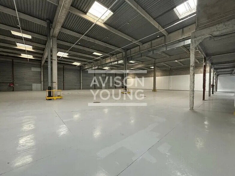 Light Industrial in Gennevilliers to rent - Interior Photo - Image 1 of 8