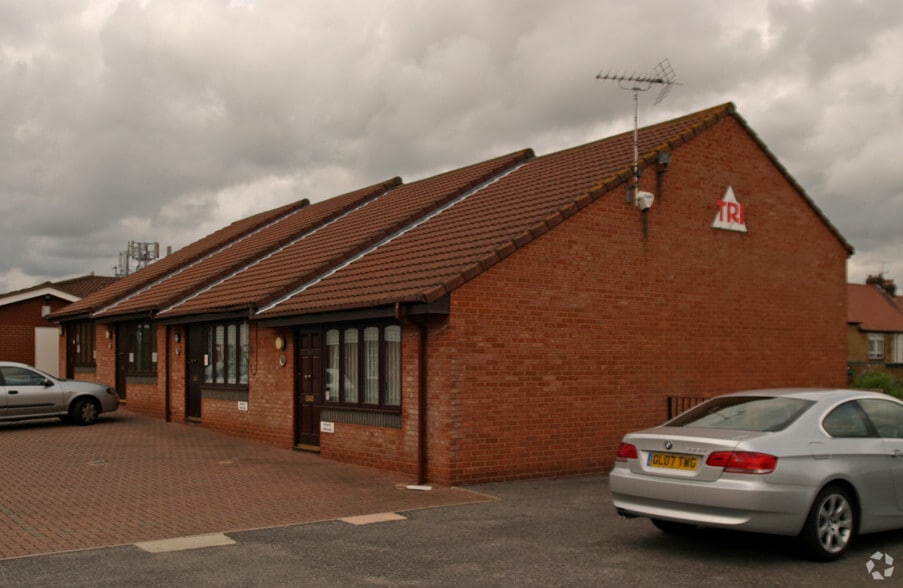 Holding St, Gillingham to rent - Primary Photo - Image 1 of 2