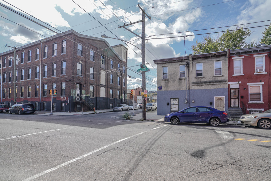 1946 E Westmoreland St, Philadelphia, PA for sale - Building Photo - Image 1 of 1