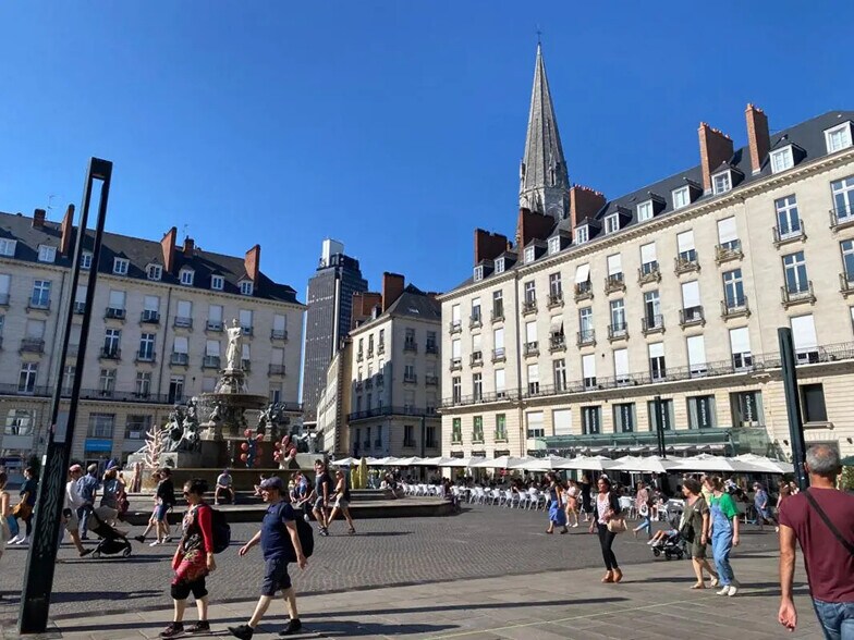 Retail in Nantes to rent - Building Photo - Image 3 of 7