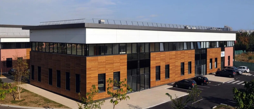 6 Rue Du Commandant D'estienne D'orves, Villeneuve-la-Garenne to rent - Building Photo - Image 3 of 5