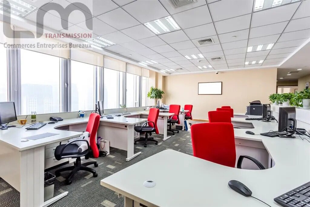 Vente Bureaux 256 m² - Photo 1