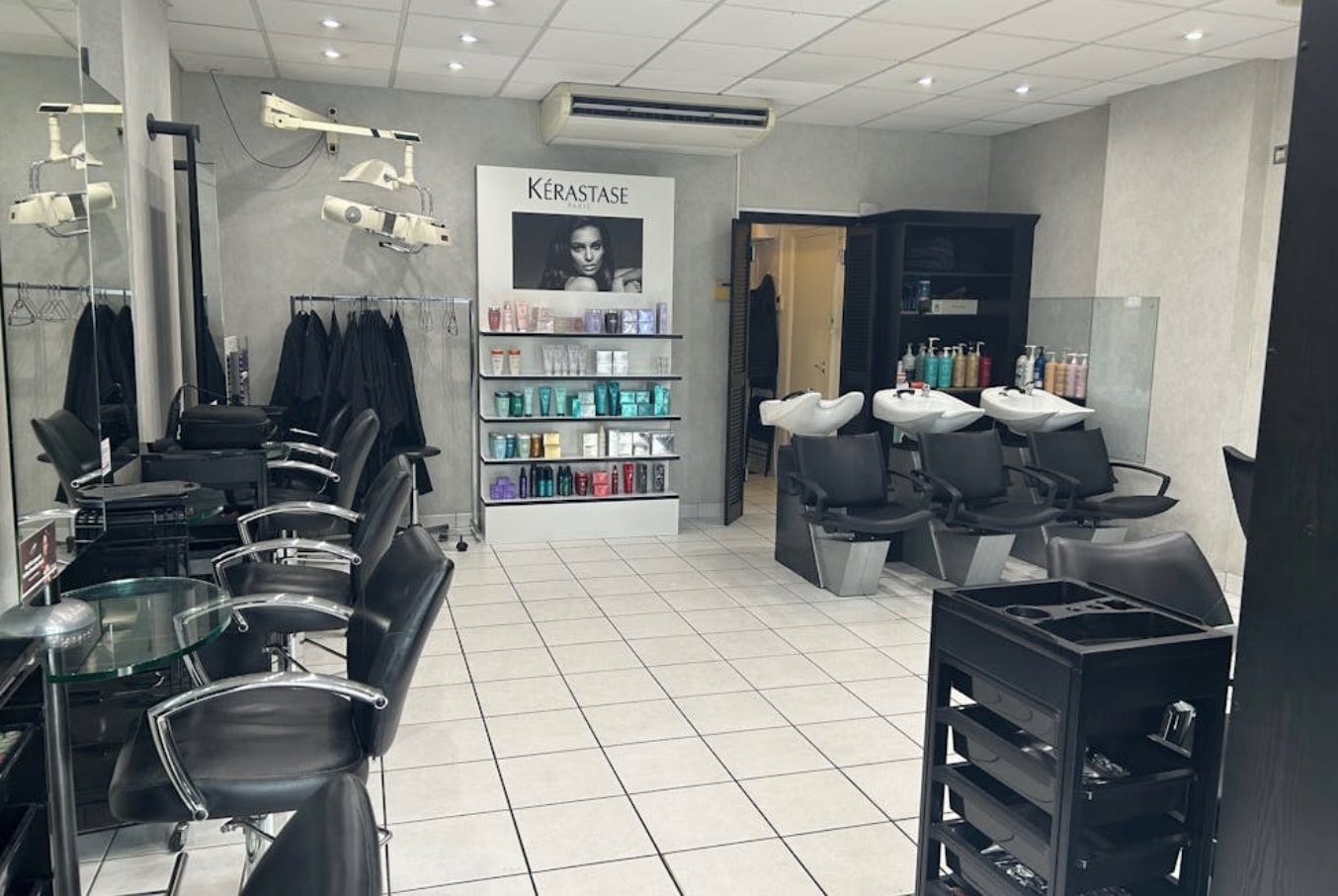 53-79 Chobham Rd, Sunninghill to rent Interior Photo- Image 1 of 3