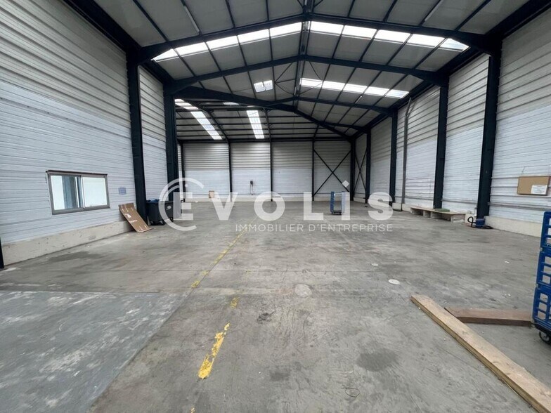 Light Industrial in Combs-la-Ville to rent - Interior Photo - Image 3 of 9