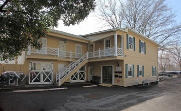 942B W Fourth St, Winston-Salem, NC for rent Building Photo- Image 1 of 1