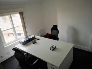 21-23 Abergele Rd, Colwyn Bay to rent Interior Photo- Image 2 of 5