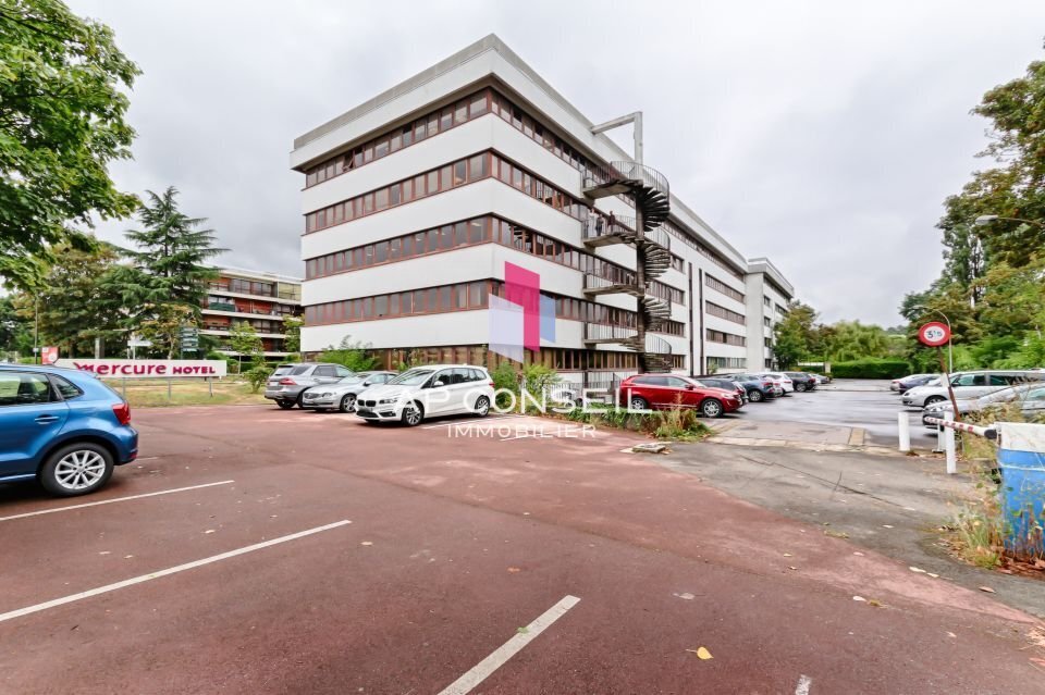 Office in Le Chesnay-Rocquencourt to rent Building Photo- Image 1 of 5