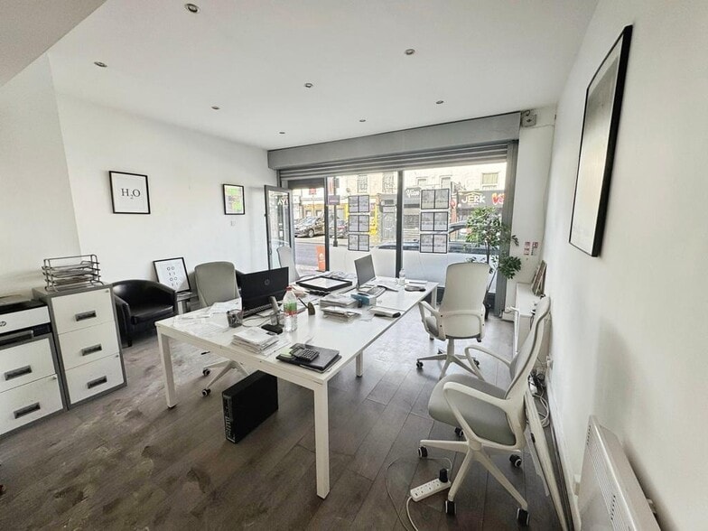 10-18 Portland Rd, London to rent - Building Photo - Image 2 of 4