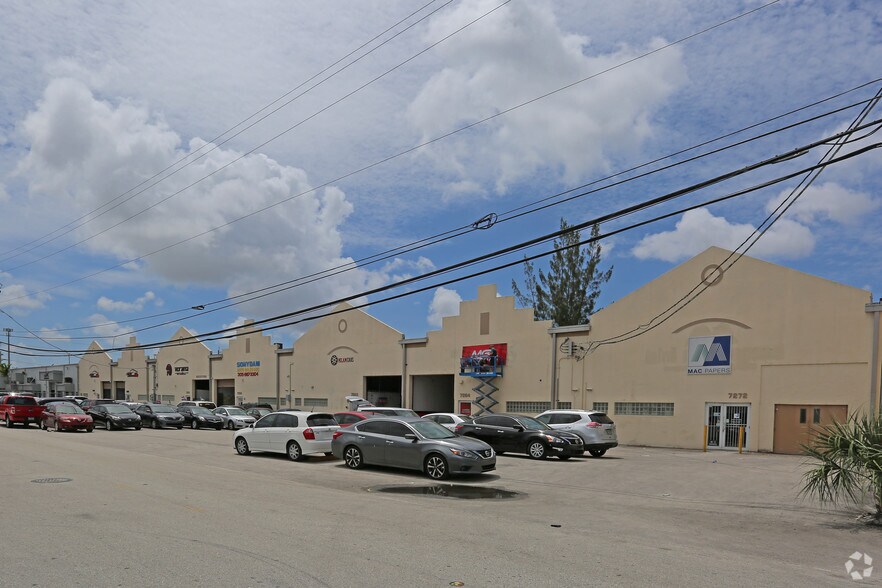 72427304 NW 54th St, Miami 33166 UK