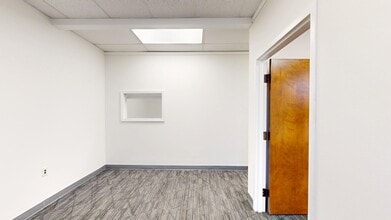 4900 Creekside Dr, Clearwater, FL to rent Matterport 3D Scan- Image 1 of 12