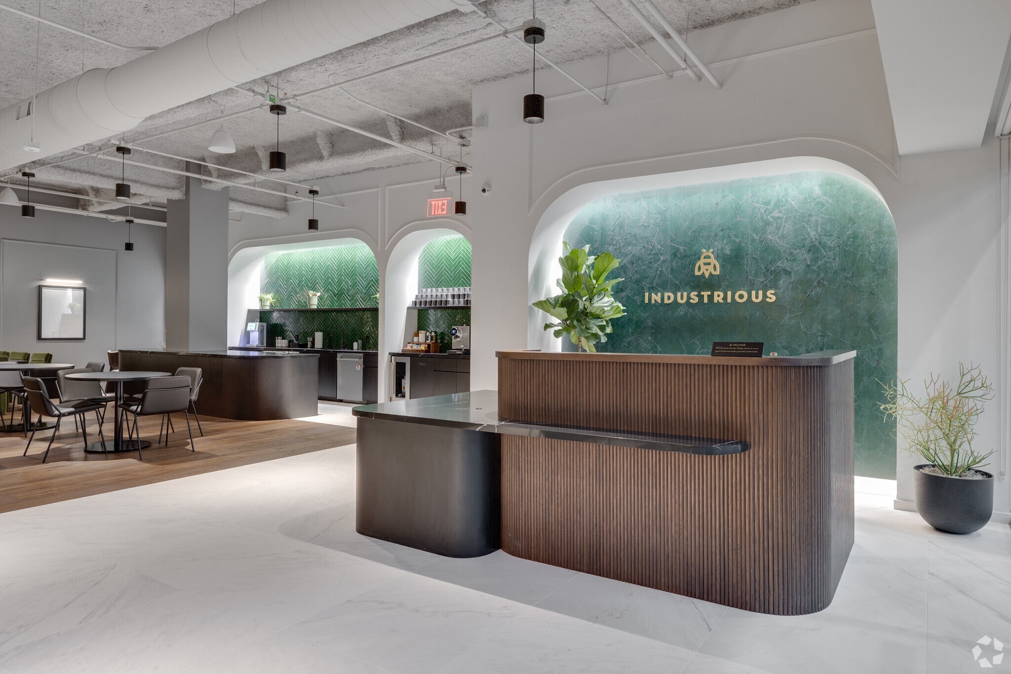 3200 E Camelback Rd, Phoenix, AZ to rent Building Photo- Image 1 of 8