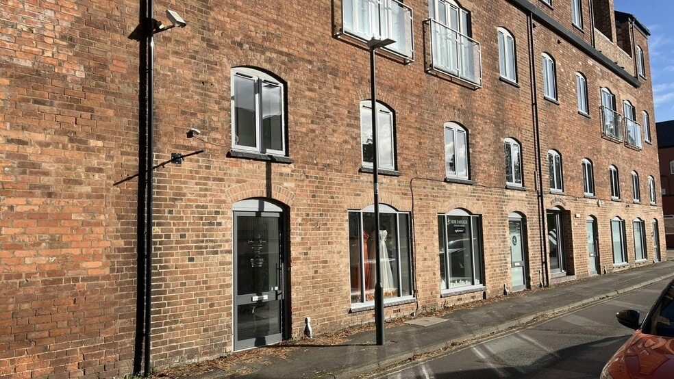 Wharf St, Warwick to rent - Building Photo - Image 2 of 17