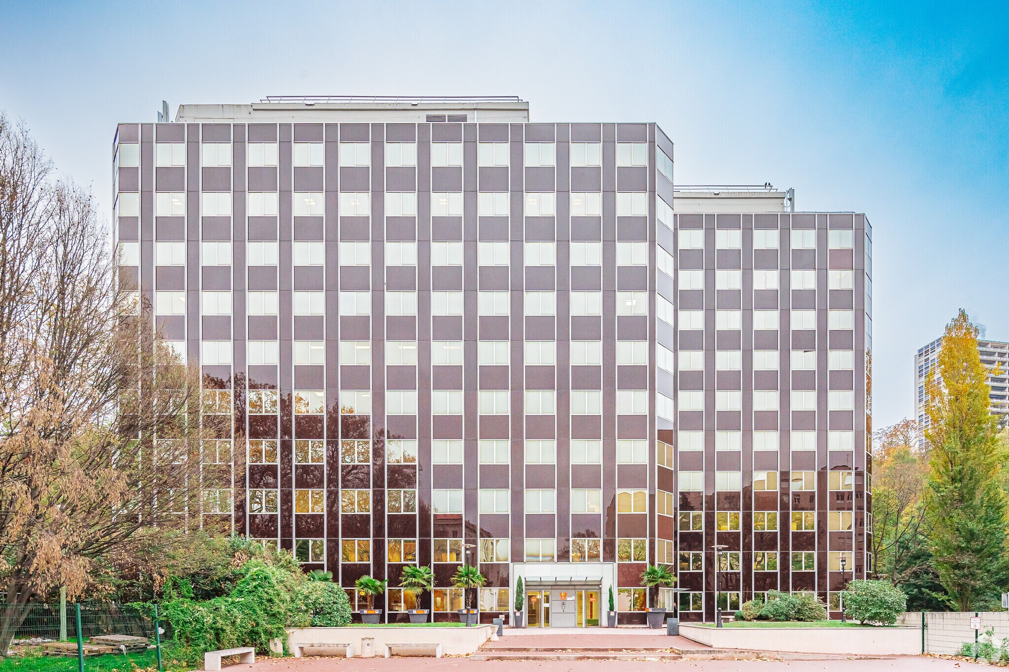 Office in Lyon for sale Primary Photo- Image 1 of 3