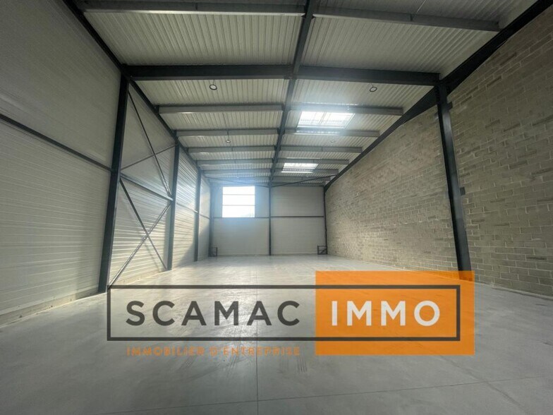 Industrial in Saint-Michel-sur-Orge to rent - Building Photo - Image 2 of 4