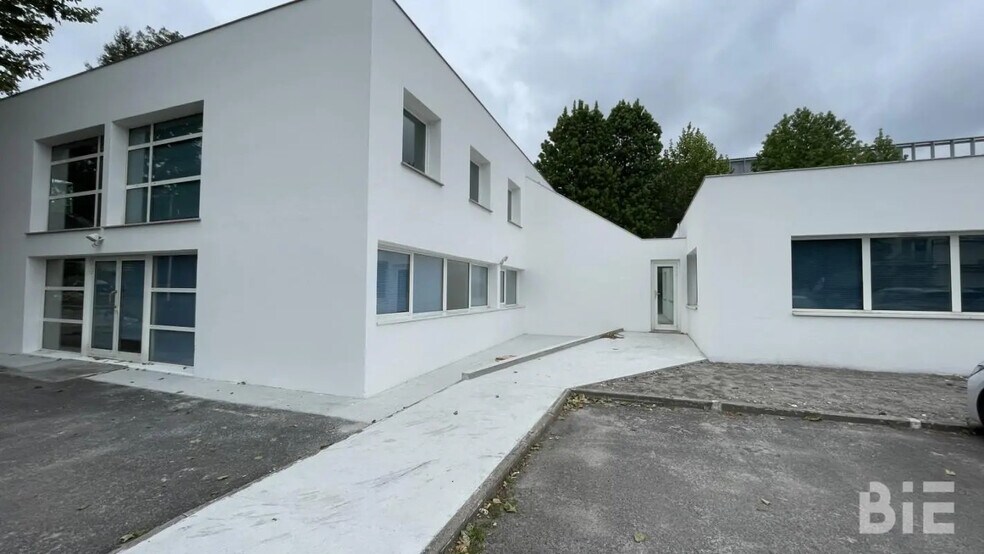 Office in Mérignac to rent - Building Photo - Image 2 of 12