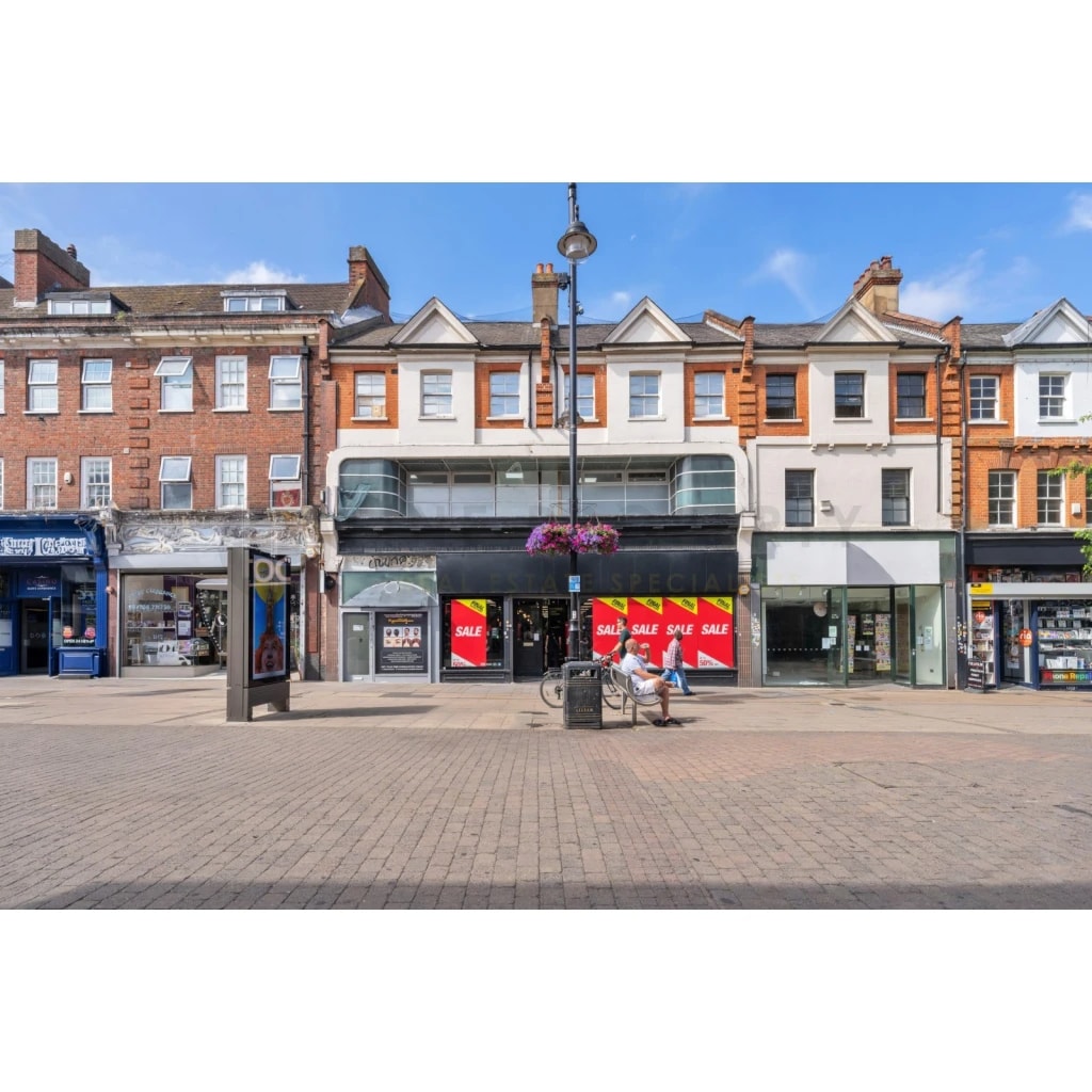 48-50 South St, Romford to rent Primary Photo- Image 1 of 3