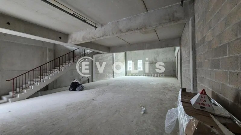 Light Industrial in Serris to rent Interior Photo- Image 1 of 10