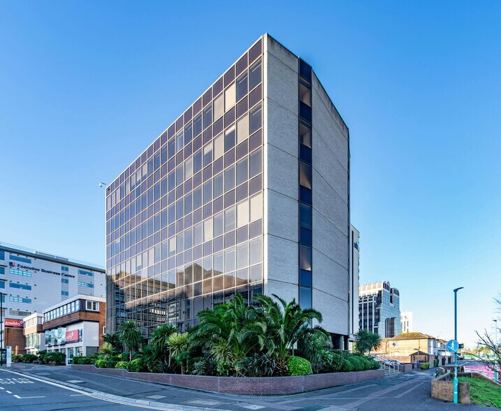 115-119 Holdenhurst Rd, Bournemouth to rent - Building Photo - Image 2 of 60