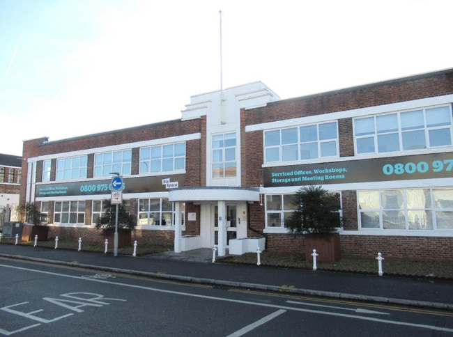 More details for 8 Lombard Rd, London - Light Industrial to Rent