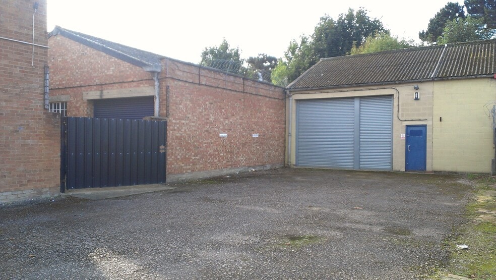 9-11 St. Catherine St, Gloucester to rent - Building Photo - Image 2 of 3