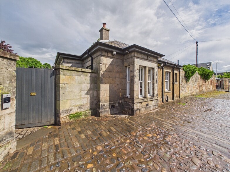 177 High St, Dalkeith to rent - Building Photo - Image 2 of 2