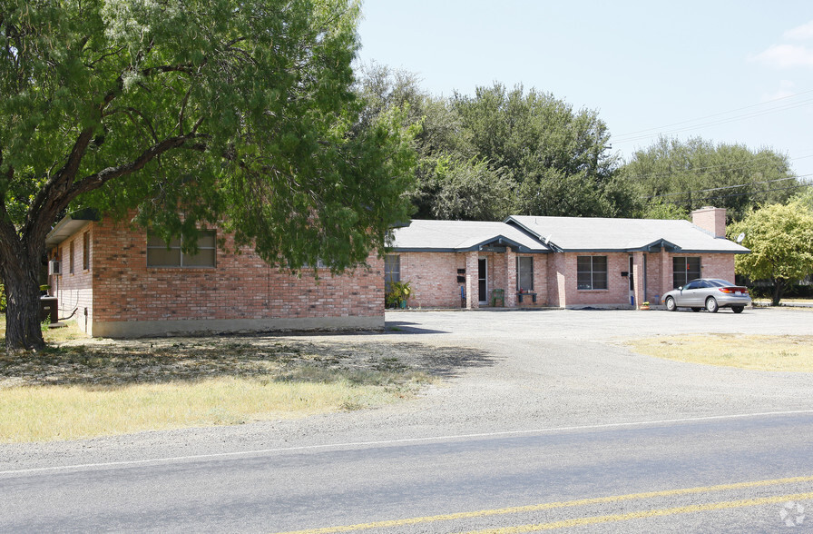 3002 Avenue E, Hondo, TX for sale - Building Photo - Image 2 of 2