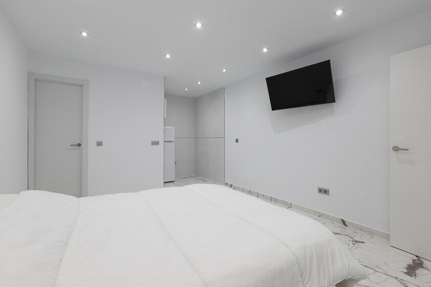 Retail in Fuengirola for sale - Interior Photo - Image 1 of 19