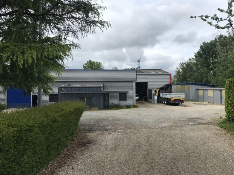 Light Industrial in Gargas for sale - Building Photo - Image 2 of 4
