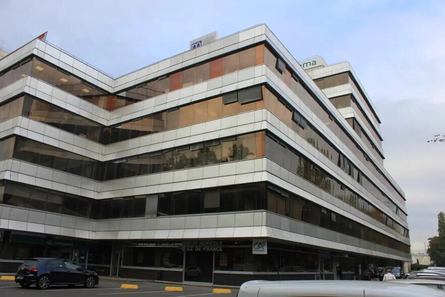 Office in Cergy to rent - Building Photo - Image 2 of 10